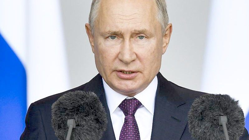 Der russische Präsident Wladimir Putin will vorerst nur online an Konferenzen teilnehmen. Foto: Ramil Sitdikov/Pool Sputnik Kremlin/AP/dpa