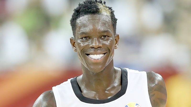 Will weiter für die deutsche Basketball-Nationalmannschaft spielen: Dennis Schröder. Foto: Ding Ting/XinHua/dpa