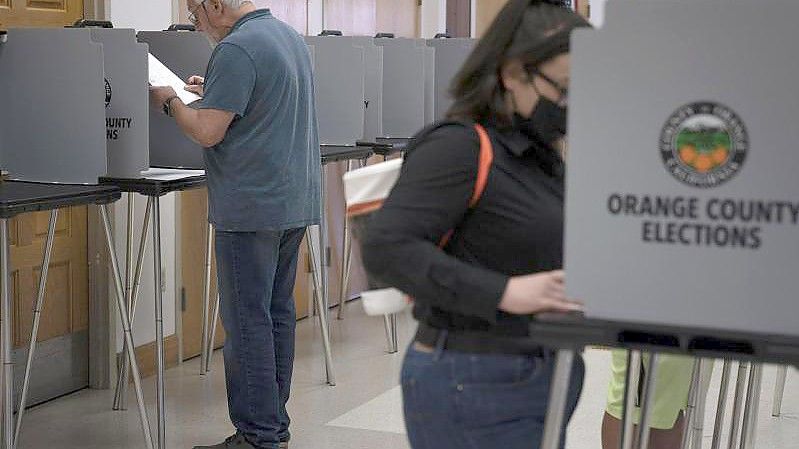 Ein Wahllokal in Orange County. Foto: Jae C. Hong/AP/dpa