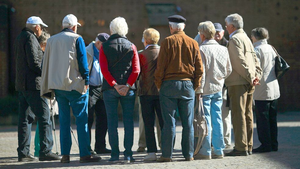 Rentner in Stendal (Sachsen-Anhalt). Der DGB fordert, bei den Rentenanpassungen künftig auf Dämpfungsfaktoren zu verzichten. Foto: Jens Wolf/dpa