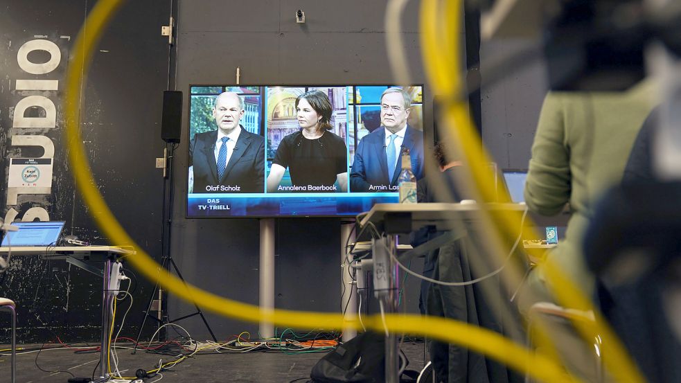 Szene aus dem Studio: Olaf Scholz, Annalena Baerbock und Armin Laschet (von links). Foto: Kay Nietfeld/dpa