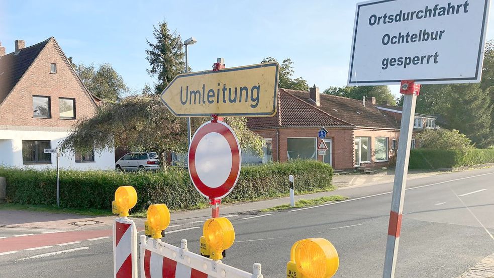 Die Durchfahrt zwischen Westerende und Ochtelbur ist weiterhin verboten. Umgeleitet wird über die Loogstraße. Foto: Aiko Recke