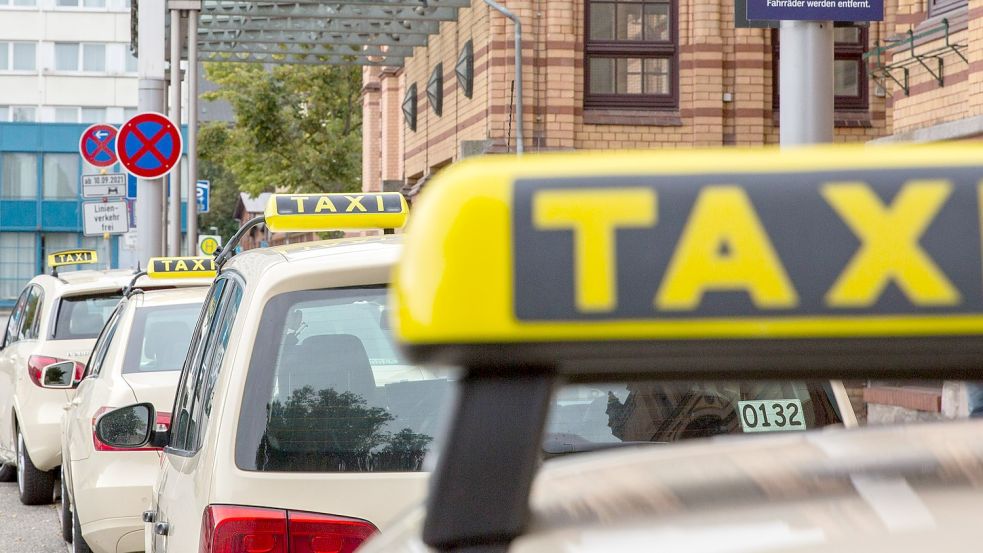 Anfang September endete die Taxifahrt einer 85-Jährigen auf halber Strecke abrupt. Grund: Der Taxifahrer hatte Schichtende. Foto: Marco Dittmer