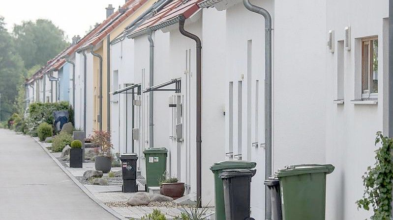 Häuser einer Neubausiedlung in Regensburg. Foto: Armin Weigel/dpa