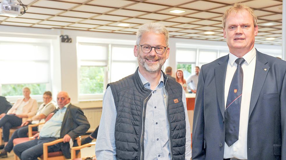 Die Stichwahl-Kontrahenten Stefan Hiller (links) und Thomas Erdwiens verstehen sich gut. Unter ihren Anhängern wird aber hart und mit teils fragwürdigen Mitteln um Wählerstimmen gekämpft. Archivfoto: Stephan Friedrichs