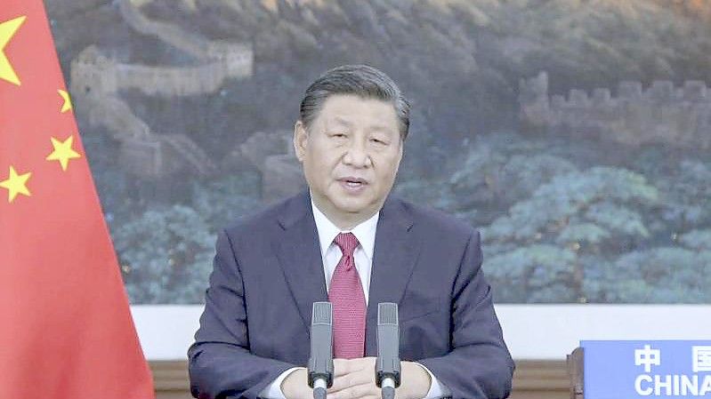 Chinas Präsident Xi Jinping spricht in einer aufgezeichneten Botschaft während der 76. Generaldebatte der UN-Vollversammlung der Vereinten Nationen in New York. Foto: Bebeto Matthews/UN Web TV/dpa
