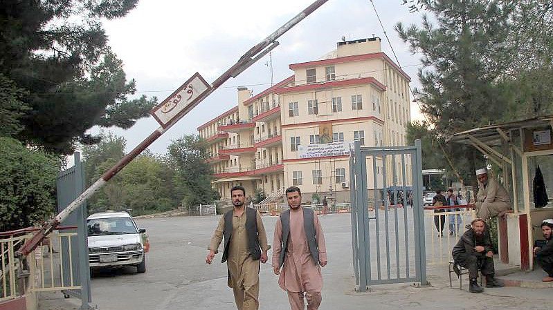 Krankenhaus in Kabul. Weil nach der Machtübernahme durch die Taliban Hilfsgelder gestoppt wurden, haben Tausende Gesundheitseinrichtungen laut der WHO kein Geld mehr für Material oder die Bezahlung der Mitarbeiter. Foto: -/XinHua/dpa