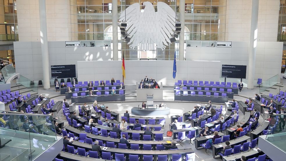 Das Ziel aller Bundestagskandidaten: der Plenarsaal im Berliner Reichstag. Foto: DPA