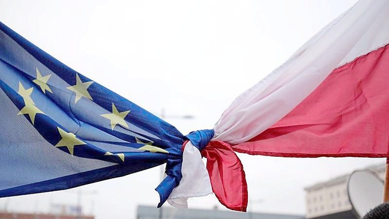 Der Streit um umstrittene Justizreformen in Polen geht weiter. Wie lange werden die engen Bande zwischen der EU und Deutschlands östlichem Nachbarn noch halten? Foto: Leszek Szymanski/PAP