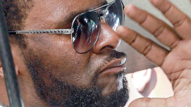 R. Kelly droht bei einer Verurteilung möglicherweise lebenslange Haft. Foto: Amr Alfiky/AP/dpa