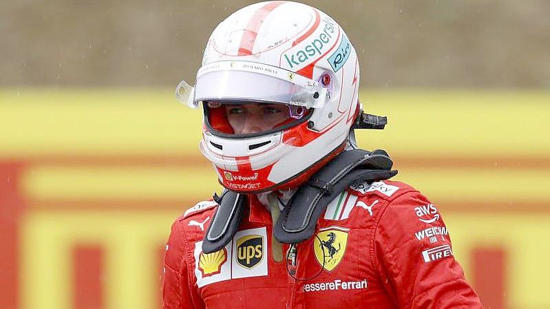 Muss vom Ende des Feldes in das Formel-1-Rennen in Sotschi starten: Ferrari-Pilot Charles Leclerc. Foto: Florion Goga/Pool Reuters/dpa