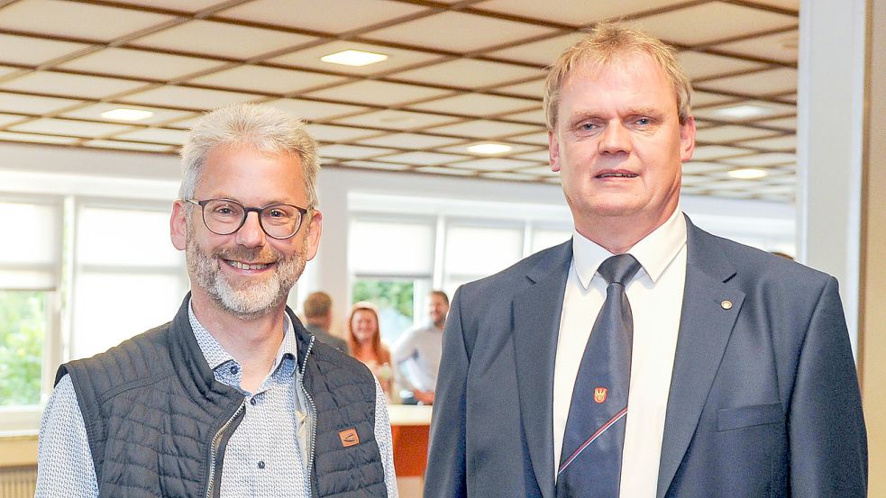 Ein knappes Rennen lieferten sich in Südbrookmerland Thomas Erdwiens (FWG, links) und Stefan Hiller (Einzelbewerber). Sie müssen in die Stichwahl. Foto: Stephan Friedrichs