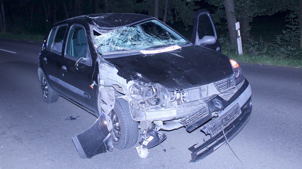 Die Fahrerin des Renault wurde bei dem Unfall verletzt. Foto: Joachim Rand/Feuerwehr