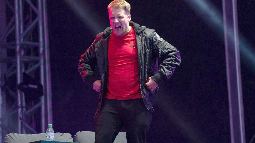 Oliver Pocher beim Strandkorb Open Air in Zweibrücken im August. Angeblich habe er immer die Bühne verlassen – doch nun endete der Auftritt mit einem Polizeieinsatz. Foto: imago images/BOBO