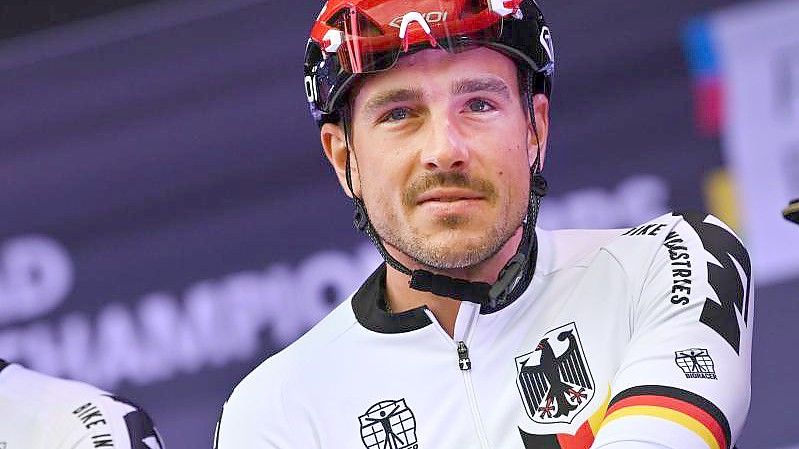 John Degenkolb (r) vor dem Start des WM-Rennens. Foto: Dirk Waem/BELGA/dpa