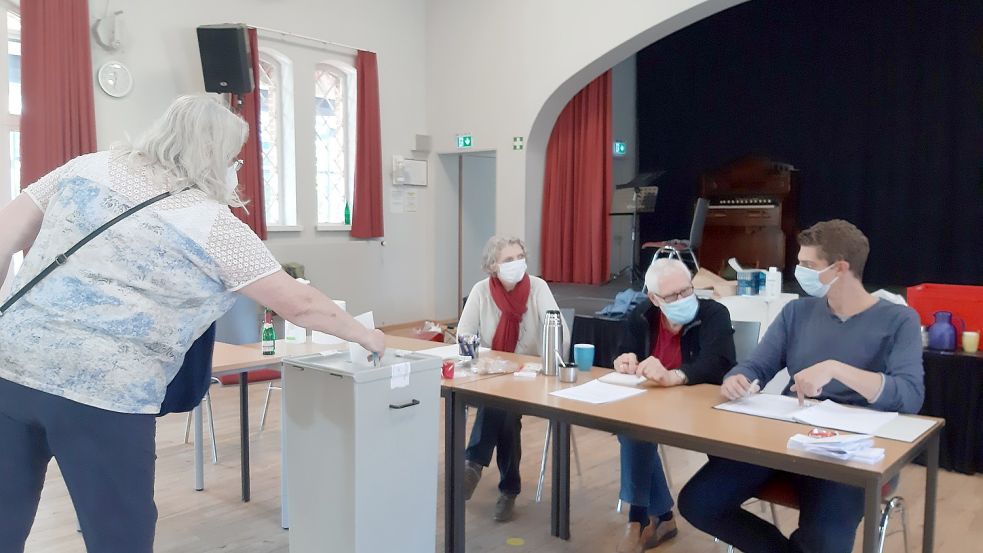 Eines der Auricher Wahllokale befindet sich im Lokschuppen am Auricher Gymnasium Ulricianum. Foto: Stapf