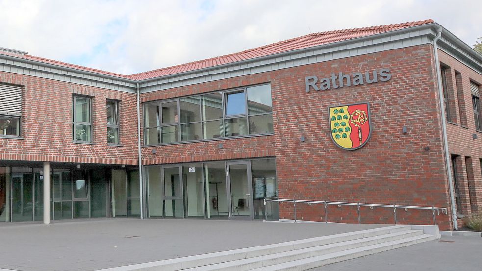 Im Ihlower Rathaus verfolgte Noch-Bürgermeister Johann Börgmann die Auszählung der Stimmen. Archivfoto: Romuald Banik