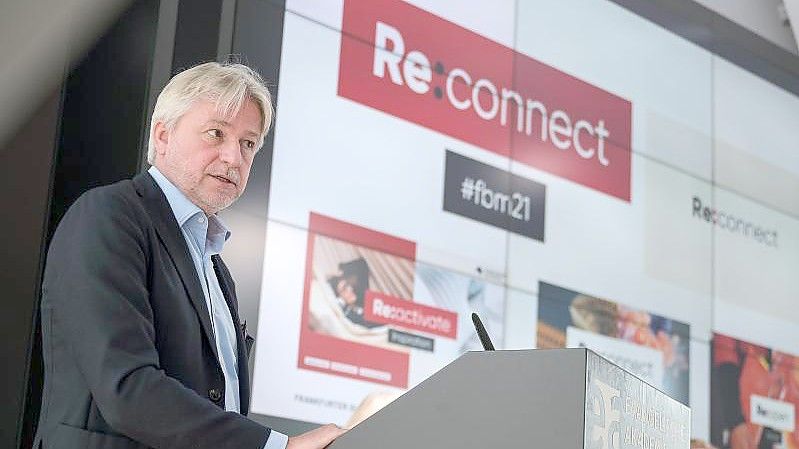 Juergen Boos stellt das Konzept der Frankfurter Buchmesse vor. Foto: Sebastian Gollnow/dpa