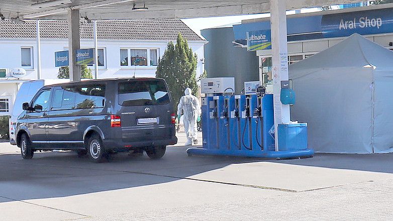 An einer Tankstelle in Wiesmoor wurde im September 2020 ein 22-Jähriger mit elf Messerstichen getötet. Archivfoto: Heino Hermanns