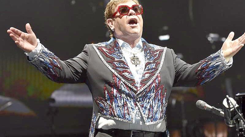 Elton John tritt während seiner Elton John Farewell Yellow Brick Road Tour auf. Foto: Rob Grabowski/Invision/AP/dpa