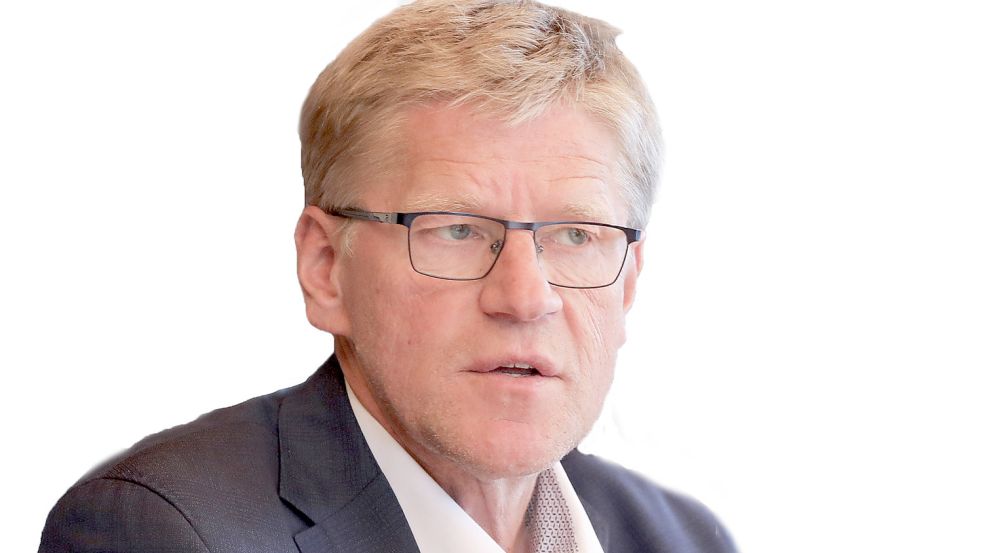 Bürgermeister Horst Feddermann entscheidet gerne selbst, ohne vorher den Auricher Rat zu befragen. Auch eigene Mitarbeiter übergeht er mitunter bei Entscheidungen. Das sorgt für Kritik. Foto: Romuald Banik
