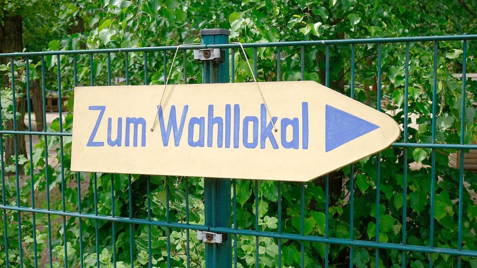Wegweiser zum Wahllokal Wegweiser zum Wahllokal (Symbolbild) Foto: Steinach/imago images