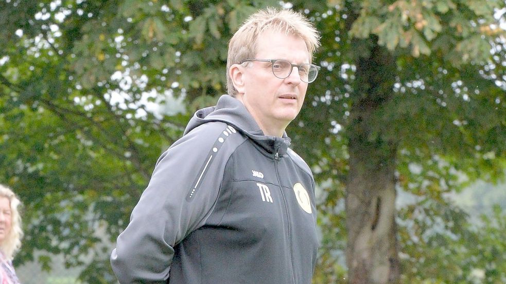 Uwe Langheim trat nach der Niederlage seiner Mannschaft am Sonntag beim TuS Weene als Trainer des TuS Middels zurück. Fotos: Bernd Wolfenberg