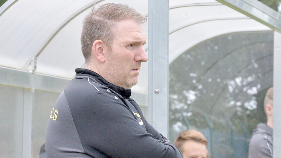 Sven Glöckner, der bisher als Co-Trainer im Einsatz war, übernimmt das Traineramt bis zur Winterpause.