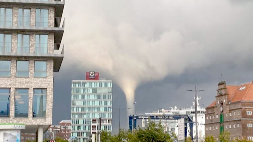 Leser Maurice Gauger konnte den Tornado über Kiel fotografieren. Foto: Maurice Gauger