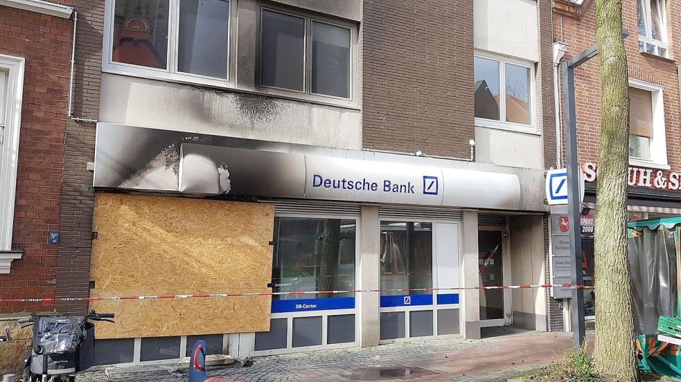 In Schüttorf wurde auch Geldautomat gesprengt – auch diese Tat schreiben die Ermittler der Bande zu. (Archivfoto) Foto: NWM-TV