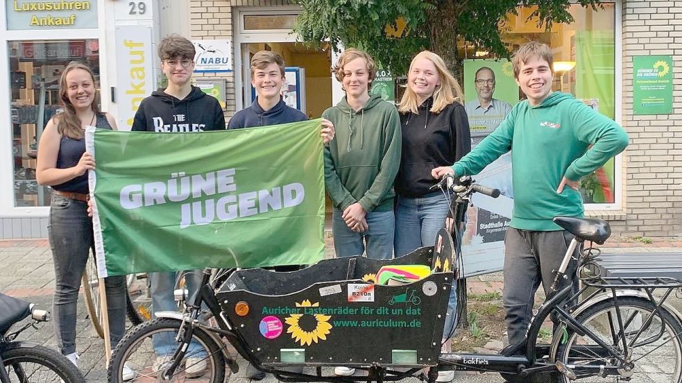 Die Mitglieder der neuen Grünen Jugend Aurich: Maya Froschauer (von links), Lorenz Bahro, Tex Stoffer, Mio Froschauer, Rieka Poppen und Andrei Adriciu.Foto: Grüne Jugend Aurich