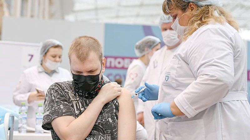 In Russland sind bisher nur 34 Prozent der Bevölkerung gegen das Corona-Virus geimpft. Foto: Evgeny Sinitsyn/XinHua/dpa