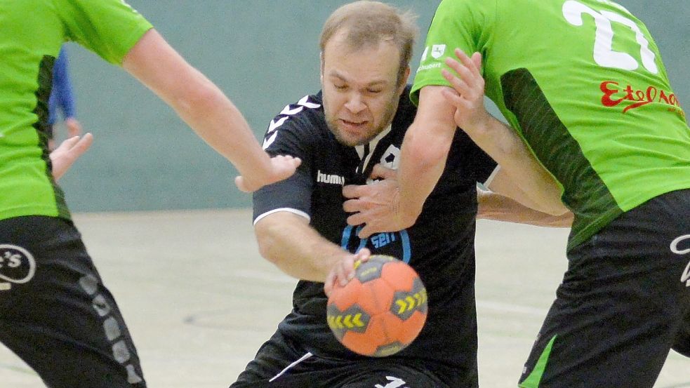 Zuletzt „wühlte“ sich OHV-II-Spieler Jonas Speckmann in der Saison 2019/20 durch die gegnerische Abwehr. Sonntag war er maßgeblich am Sieg beim VfL Horneburg beteiligt. Archivfoto: Bernd Wolfenberg