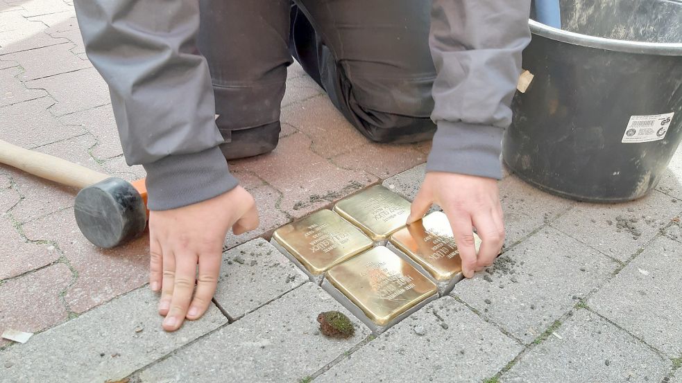 Unter anderem an der Leerer Landstraße wurden weitere Steine verlegt. Foto: Ann-Kathrin Stapf