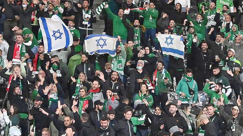 Union-Fans sollen israelische Fußball-Anhänger von Maccabi Haifa antisemitisch beleidigt haben. Foto: Matthias Koch/dpa