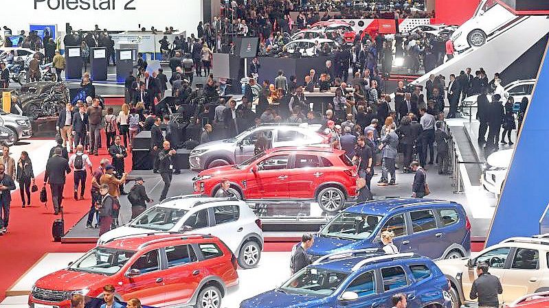 Eine Hallenübersicht, aufgenommen beim Genfer Autosalon am ersten Pressetag im Jahr 2019. Foto: Uli Deck/dpa