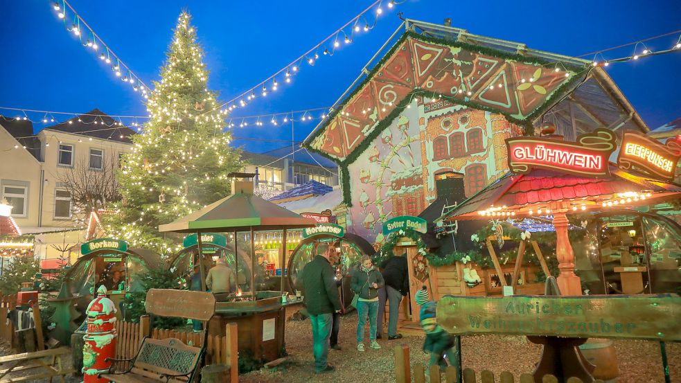 Festlich soll der Auricher Marktplatz in diesem Jahr wieder erstrahlen. Archivfoto: Romuald Banik