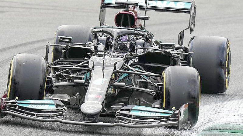 Wird in Istanbul zehn Startpositionen nach hinten versetzt: Lewis Hamilton von Team Mercedes. Foto: Luca Bruno/AP/dpa
