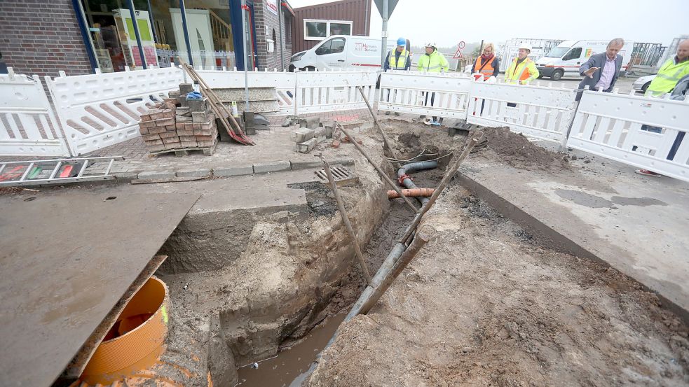 Die Baustelle hat die Einmündung Loogstraße erreicht. Nun arbeiten sich die Kolonnen vom Gänseweg zur Fennenstraße vor. Foto: Romuald Banik