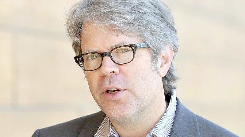 Jonathan Franzen legt mit „Crossroads“ den ersten Teil einer Trilogie vor. Foto: Tamas Kovacs/epa/dpa