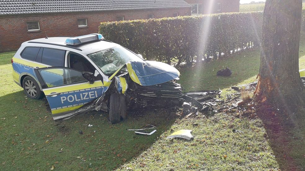 Ein Polizeiwagen war in den Unfall verwickelt. Foto: Lars Löschen