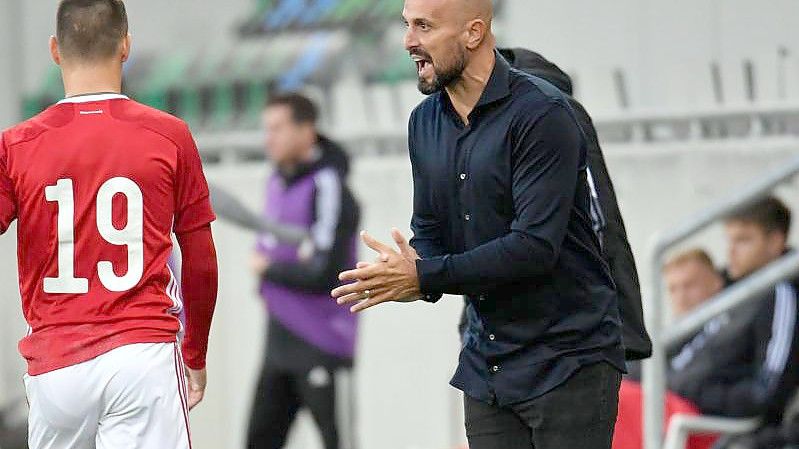 Sieht bei seinem Team noch Luft nach oben: U21-Nationaltrainer Antonio Di Salvo. Foto: Marton Monus/dpa