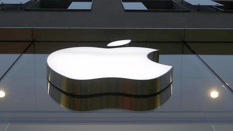 Apple wehrt sich gegen fremde App Stores auf dem iPhone. Foto: Matthias Schrader/AP/dpa