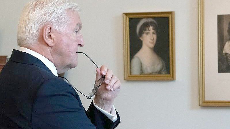 Bundespräsident Franz Walter Steinmeier hat die Kunstausstellung im Schloss Bellevue neu akzentuiert. Foto: Paul Zinken/dpa-Zentralbild/dpa