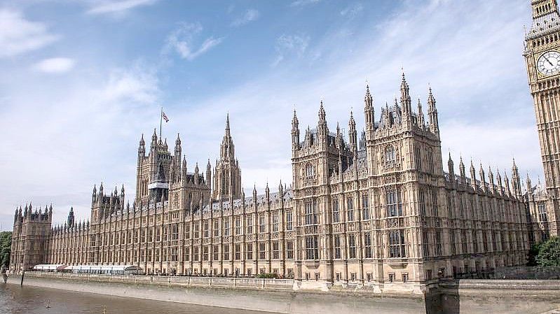 Ein Abgeordneter des britischen Parlaments soll mit einem Messer angegriffen worden sein. Symbolbild. Foto: Stefan Rousseau/PA Wire/dpa