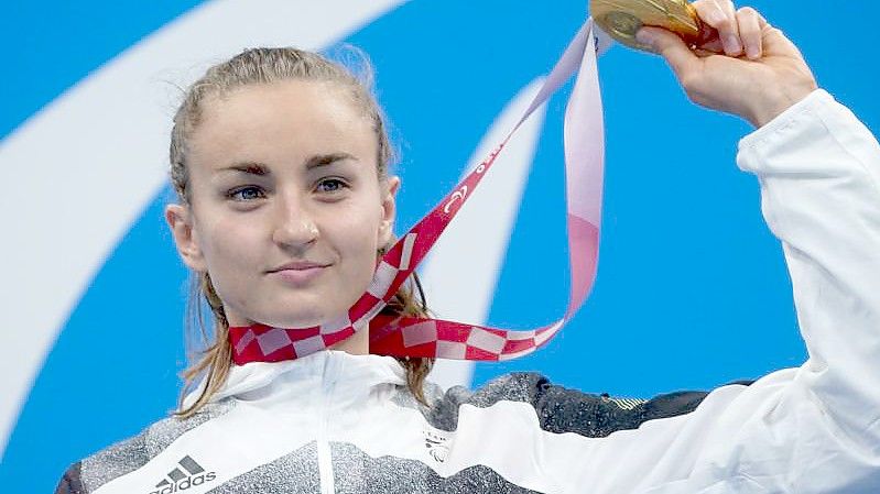 Bei den Paralympics holte Elena Krawzow vor wenigen Wochen noch Gold - nun wurde ein Gehirntumor bei der Schwimmerin festgestellt. Foto: Marcus Brandt/dpa