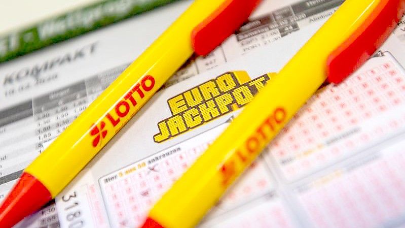 Der Eurojackpot in Höhe von 33 Millionen Euro ging nach Niedersachsen. Foto: Patrick Seeger/dpa/Illustration