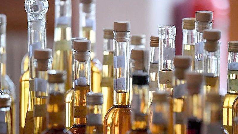 In Russland sind mindestens 18 Menschen an einer Alkohol-Vergiftung gestorben. Foto: Patrick Seeger/dpa