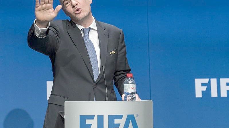 FIFA-Präsident Gianni Infantino spricht sich für die Ausrichtung der WM in einem kürzeren Rhythmus aus. Foto: Ennio Leanza/KEYSTONE/dpa