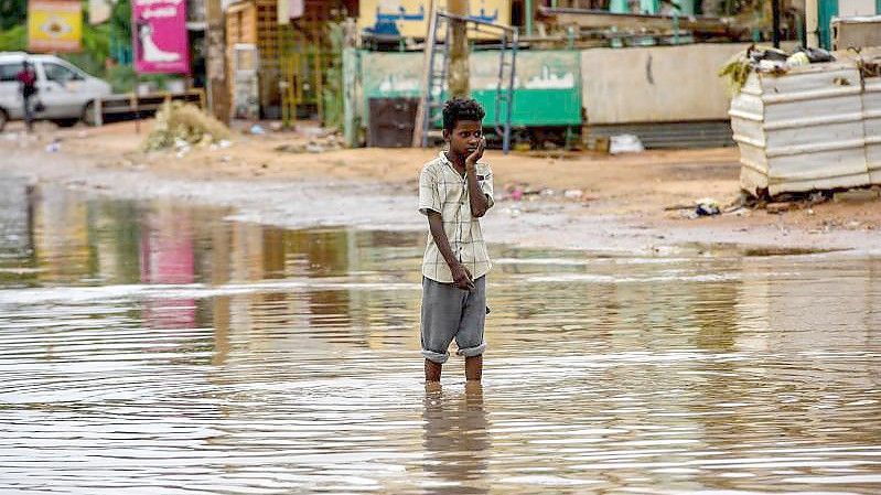 Überflutete Straße in Khartum. Der Klimawandel verschärft auch die Hungerkrise in Afrika. Foto: Ahmed Mostafa El Sheikh/dpa
